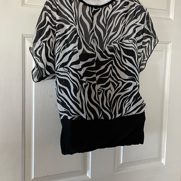WOMENS TOPS-Woman’s Blouse-Zebra Striped - Picture 3 of 5